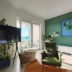 New Hope מאקרסקה